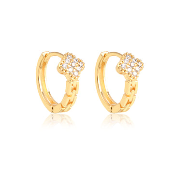 Brinco argola trevo cravejado com detalhe elos dourado