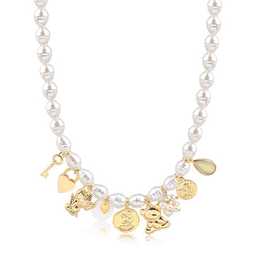 Colar choker pérolas charms e banho de ouro 18k