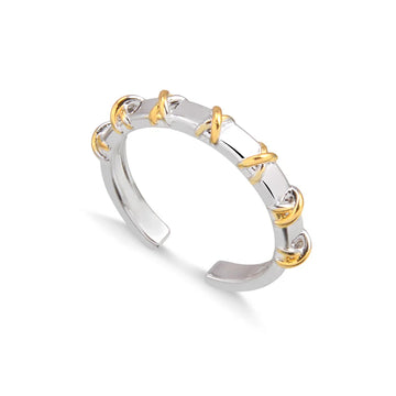 Anel inspired liso com detalhe X banhado em ródio branco e ouro 18k