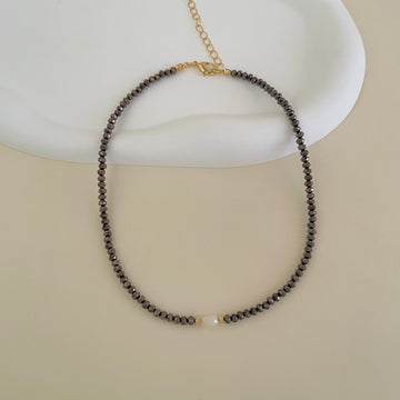 Colar cristais marrom com pérola com banho de ouro 18k