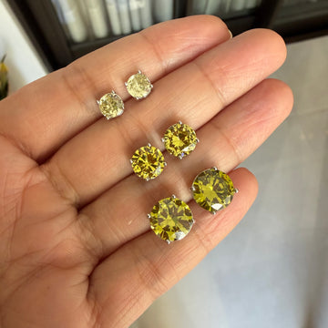 Brinco trio solitário com zircônia na cor olive tons degrade e banho de ródio branco
