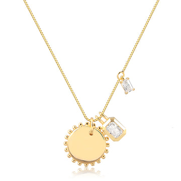 Colar longo medalha lisa e retângulo cristal com banho de ouro 18k