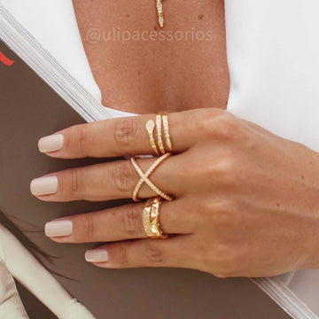 Anel aliança quadrada abaloada com detalhes com banho de ouro 18k