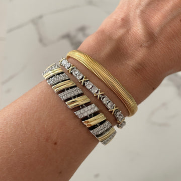 Pulseira escamas cravejada e lisa mistura de banhos