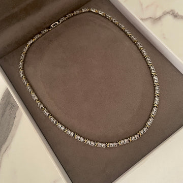 Colar riviera Antônia com detalhe x menor dourado e banho de ródio branco