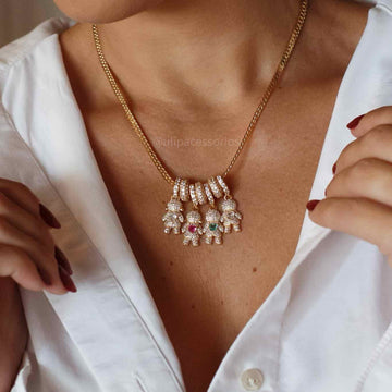 Pingente MENINA cristal com banho de ouro 18k