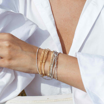 Pulseira ou Colar estilo corda de violão esferas com fecho de imã com banho de ouro 18k