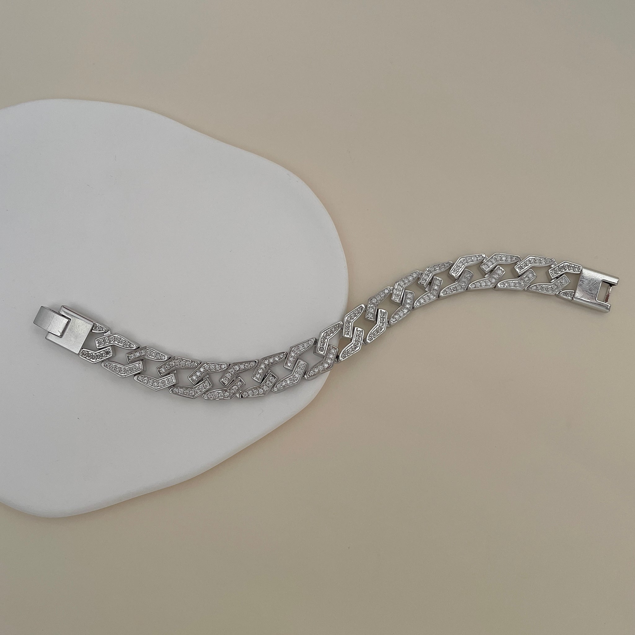Pulseira elos cravejados com zircônia cristal e banho de ródio branco