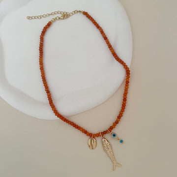 Colar cristais laranja com peixe, buzio e olho grego e banho de ouro 18k