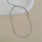 Colar choker laminada trabalhada com banho de ródio branco