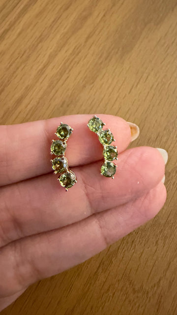Brinco ear cuff 4 ovais peridoto com banho de ouro 18k