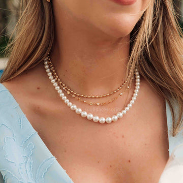 Colar choker medalhas e pérolas dourado
