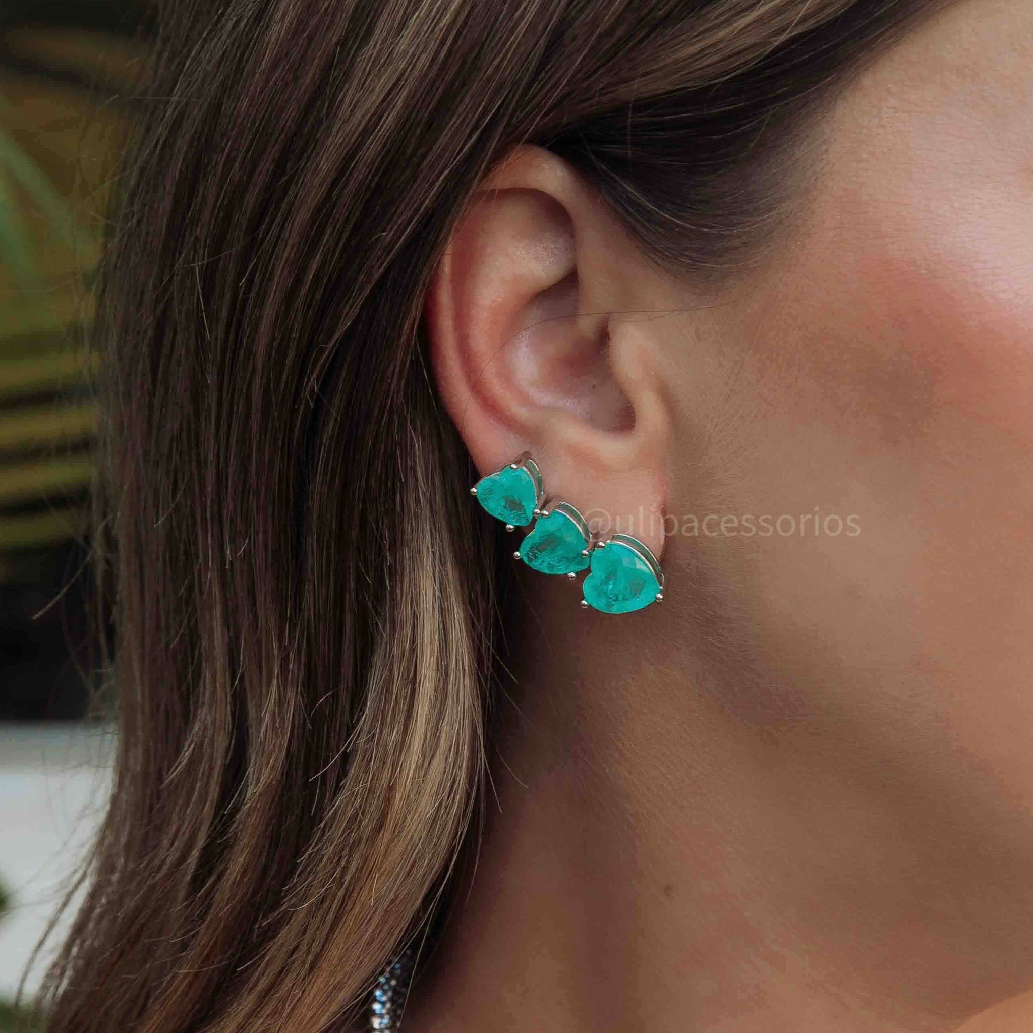 Brinco ear cuff 3 corações esmeralda colombiana em ródio branco
