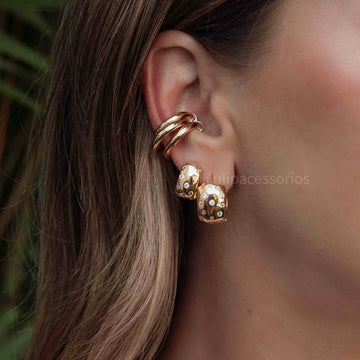 Brinco argola quadrada larga com pontos de luz menor com banho de ouro 18k