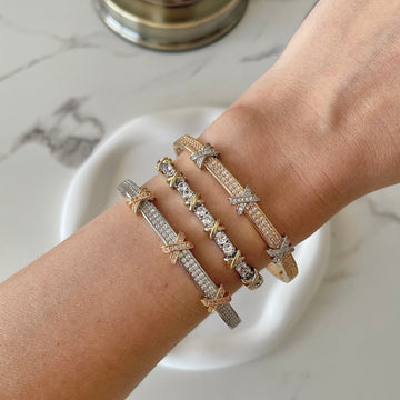 Pulseira bracelete com detalhe em x prateado e banho de ouro 18k