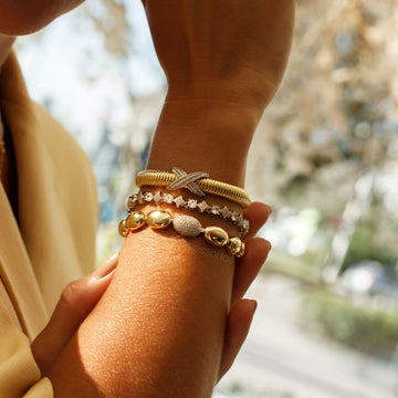 Pulseira riviera com detalhes cravejados com banho de ródio branco