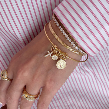 Pulseira bracelete pingentes: cruz, medalha e coração com banho de ouro 18k