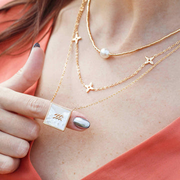 Colar canutilhos com pérola banhado em ouro 18k