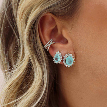 Brinco oval água marinha entorno cravejado em ródio branco