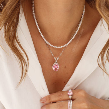 Colar oval rosa luxo entorno cravejado com banho de ródio branco