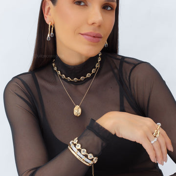 Colar ovais orgânico com zircônia cristal com banho de ouro 18k