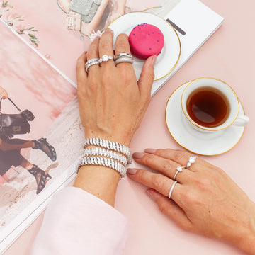 Pulseira escamas cravejadas Luxo com banho de ródio branco