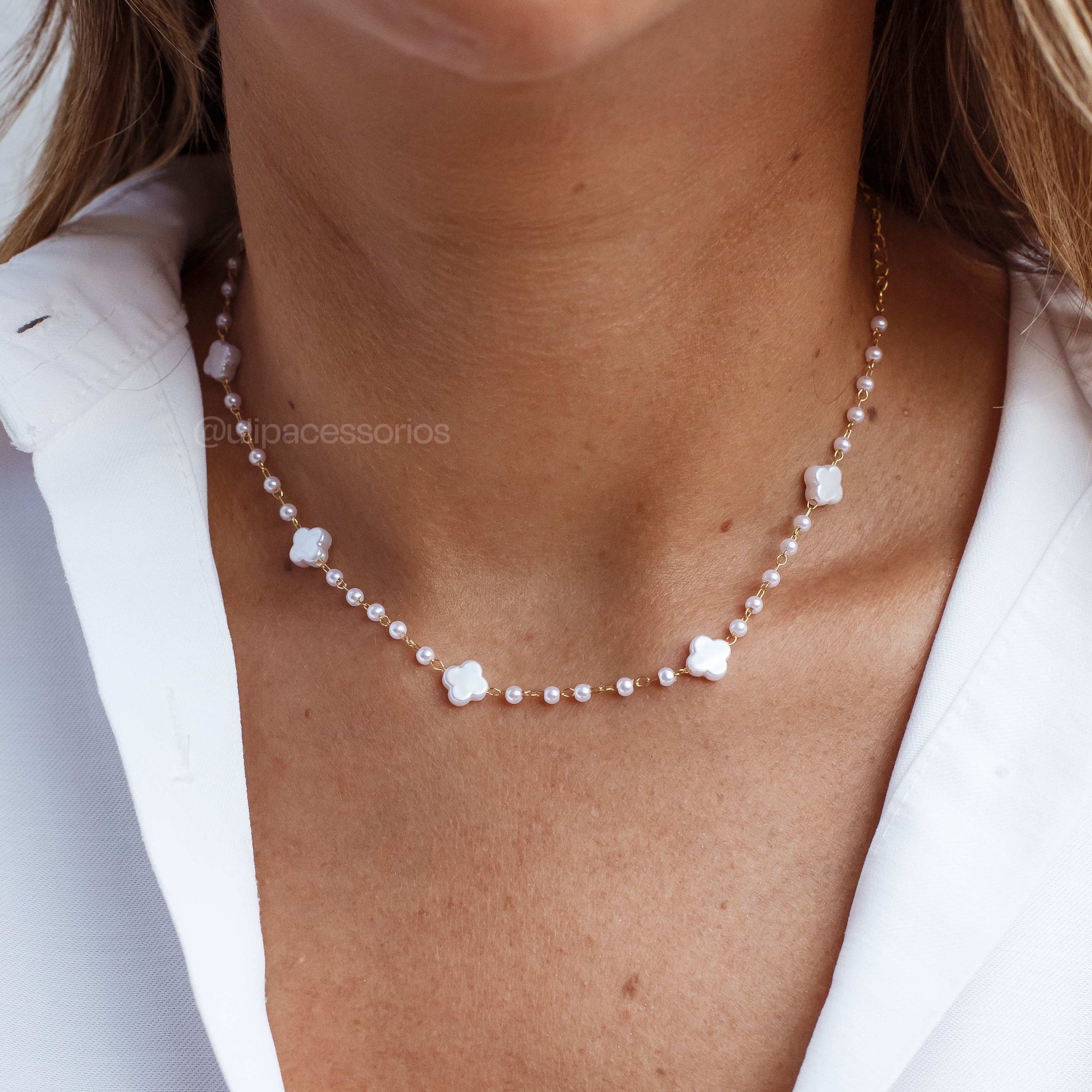 Colar choker pérolas e trevos madrepérola com banho de ouro 18k