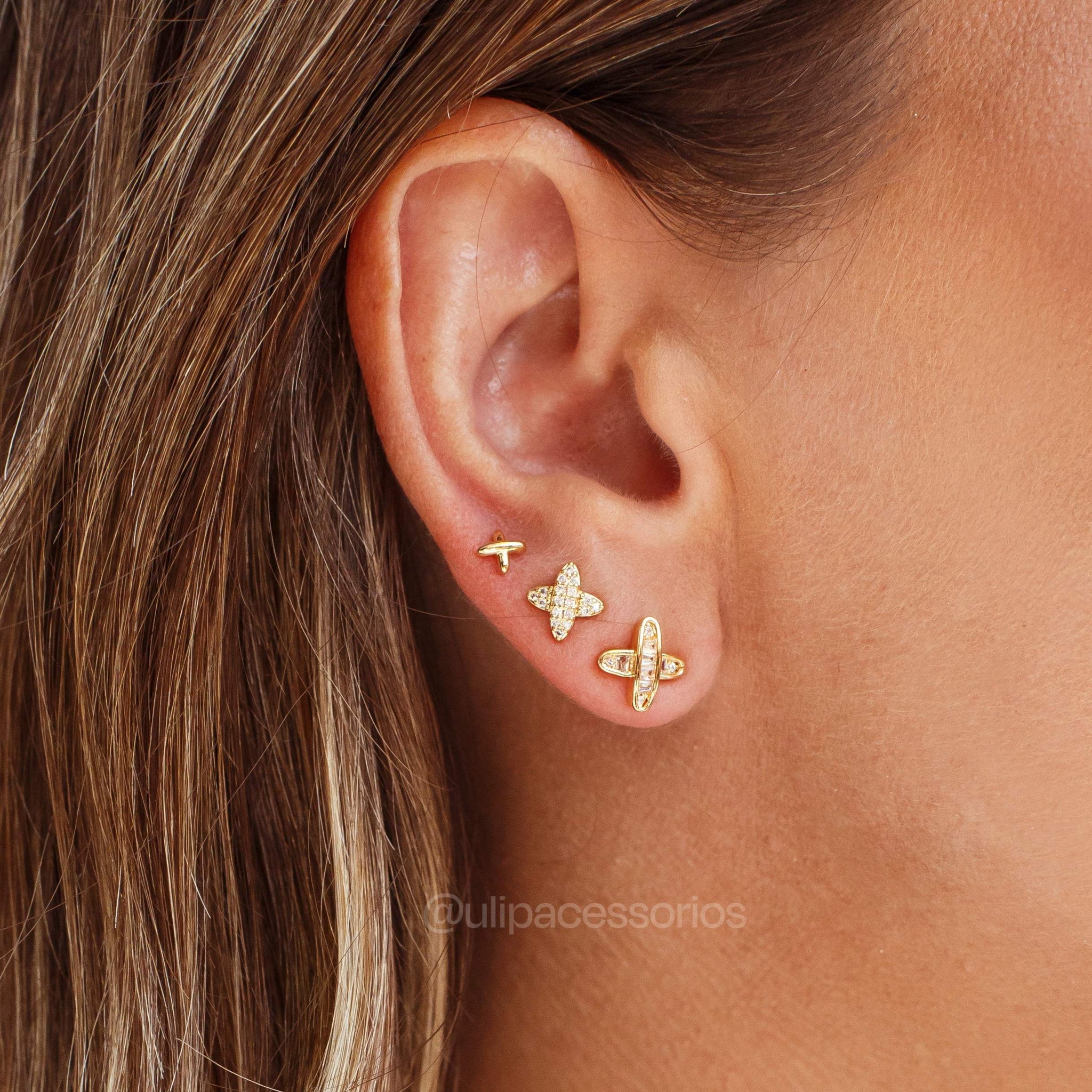 Trio de brincos flor com banho de ouro 18k