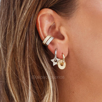 Brinco argola com pingente oval cravejado com banho de ouro 18k