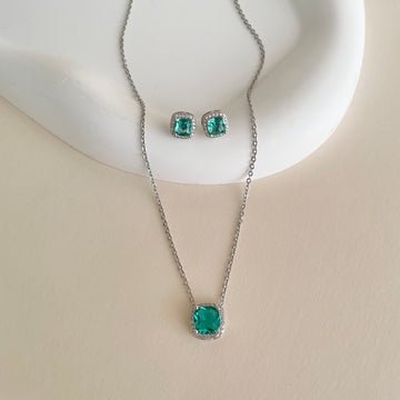 Conjunto quadrado entorno cravejado turmalina com banho de ródio branco