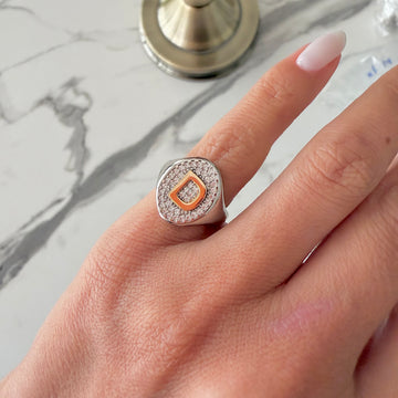 Anel dedinho LETRA LUXO regulável com banho de ródio branco