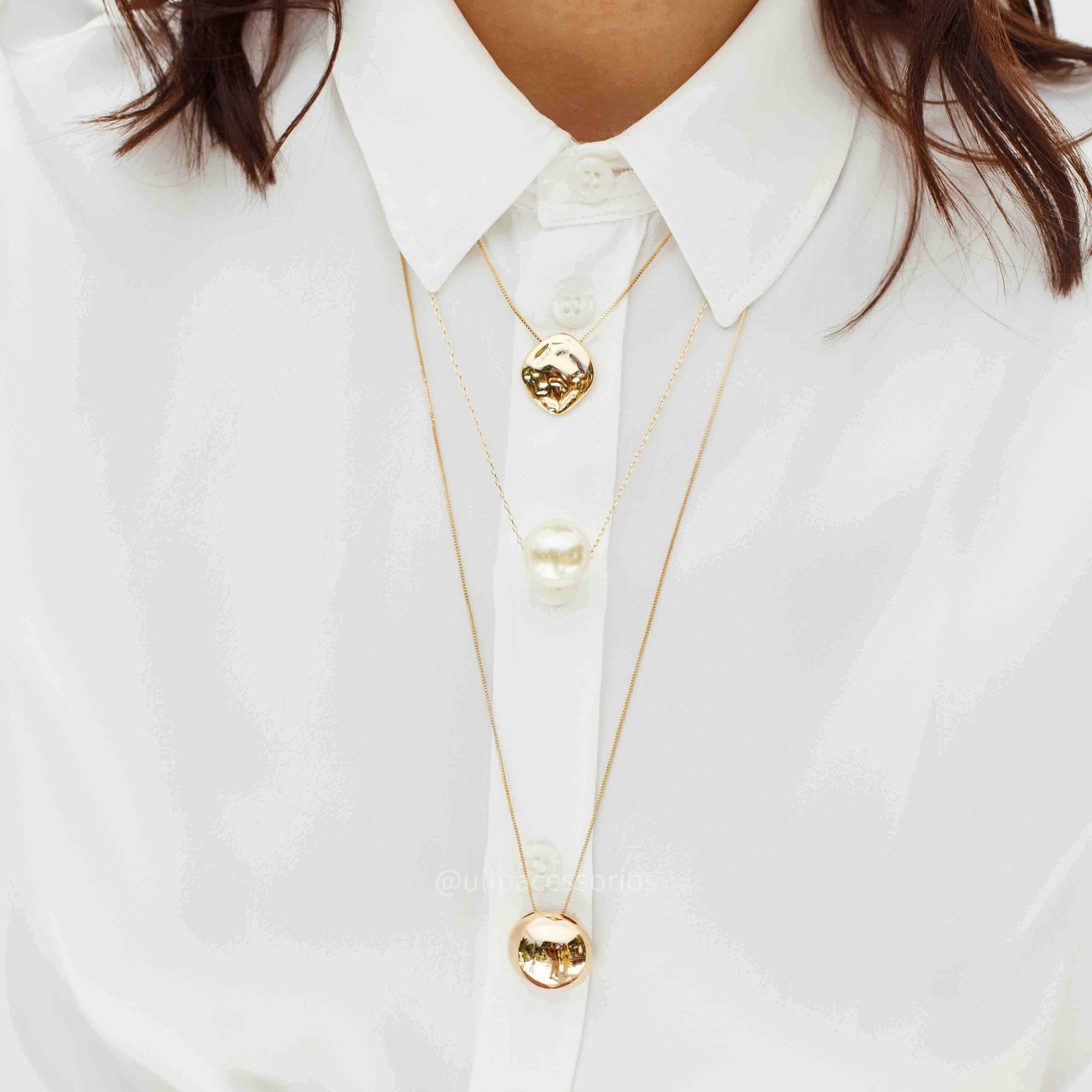 Colar longo meia esfera dourado