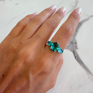 Anel oval e gota turmalina com banho de ródio branco