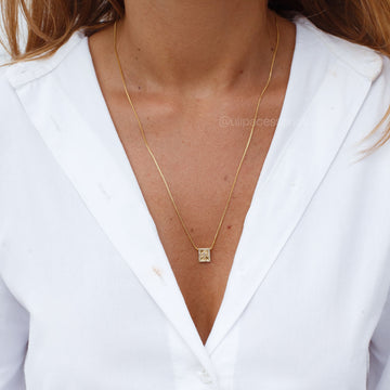 Colar escapulário quadrado nossa senhora com banho de ouro 18k