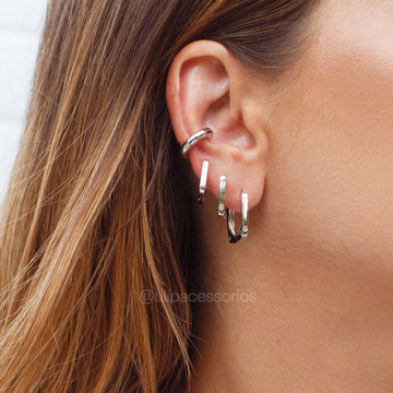 Brinco argola quadrada inspired M com banho de ródio branco