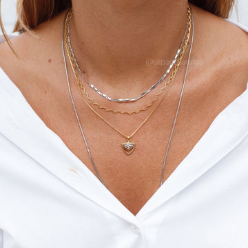 Colar choker ondulada slim com banho de ouro 18k