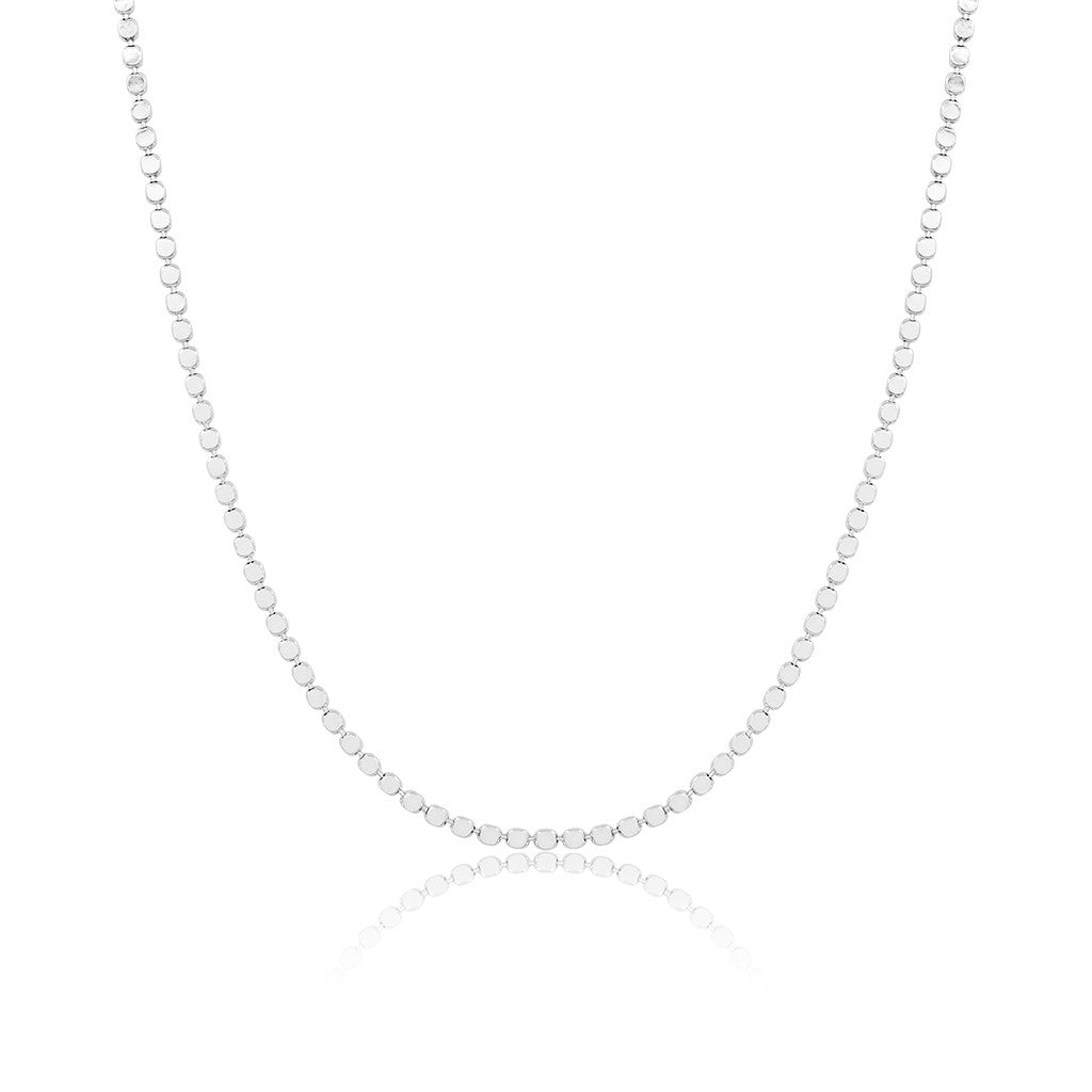 Colar choker ovais achatados lisos com banho de ródio branco