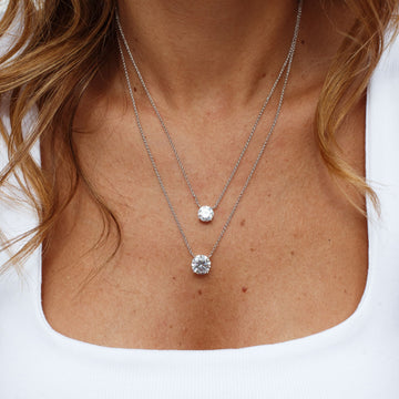 Colar solitário 10mm com zircônia na cor cristal em banho de ródio branco