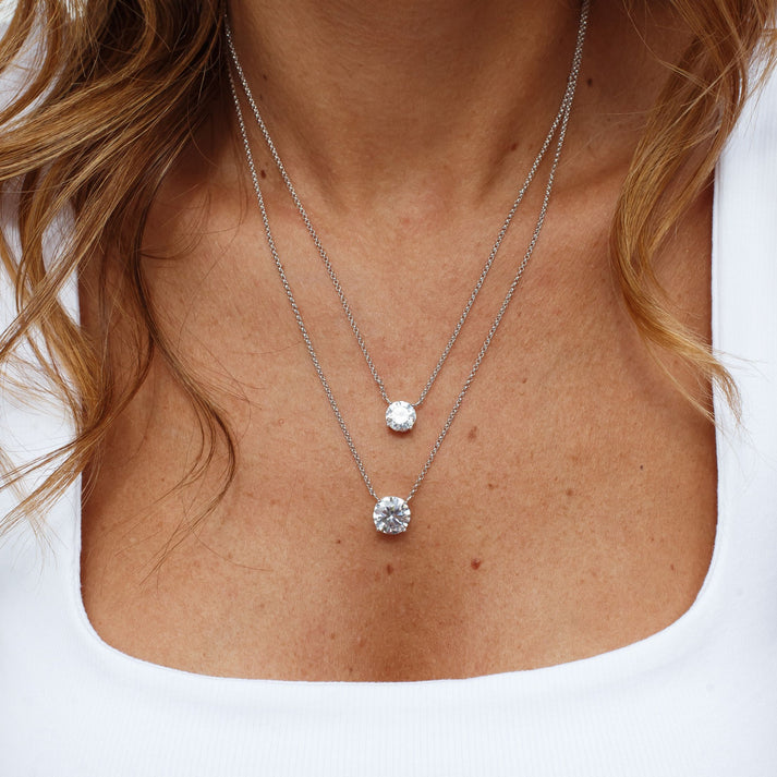 Colar solitário 10mm com zircônia na cor cristal em banho de ródio branco
