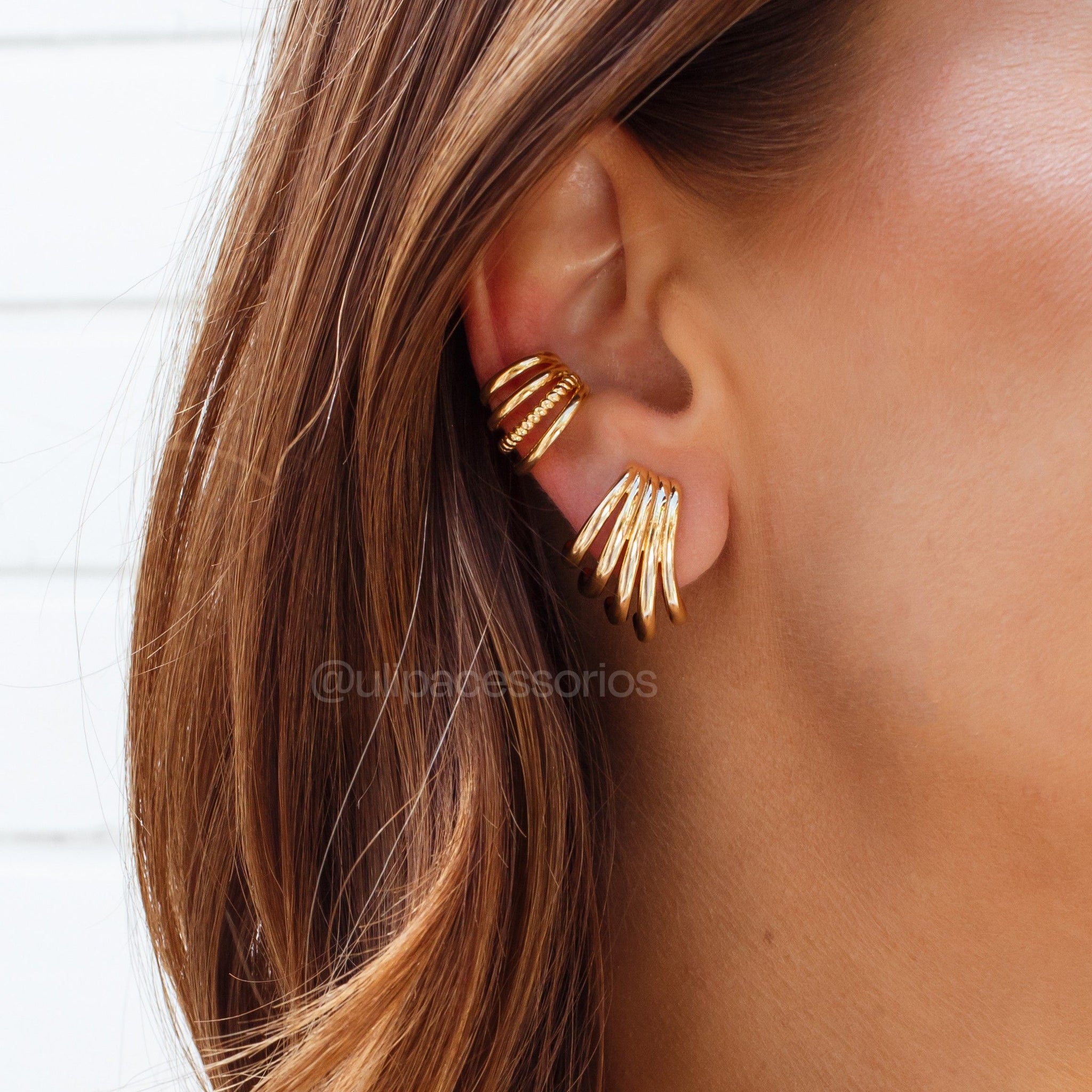 Brinco linhas lisas com banho de ouro 18k