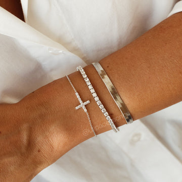 Pulseira fita laminada com banho de ródio branco