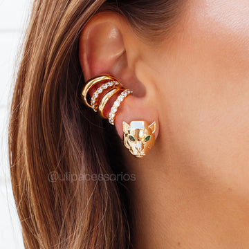 Brinco leopardo liso e olho esmeralda com banho de ouro 18k