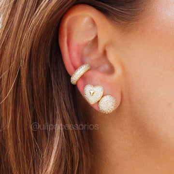 Brinco oval cravejado abaloado com banho de ouro 18k