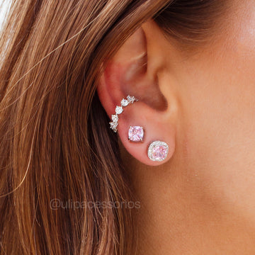 Brinco quadrado rosa entorno cravejado com banho de ródio branco