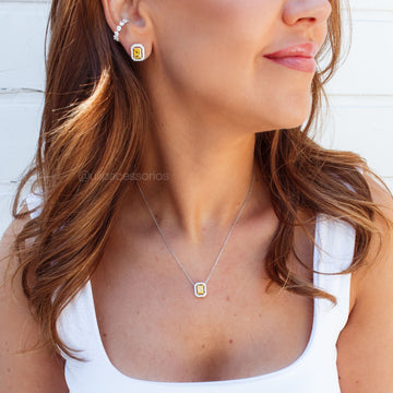 Conjunto retangular citrino entorno cravejado com banho de ródio branco