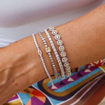 Pulseira riviera em prata 925 com zircônia cristal e oval na cor citrino com fecho lagosta e banho de ródio branco