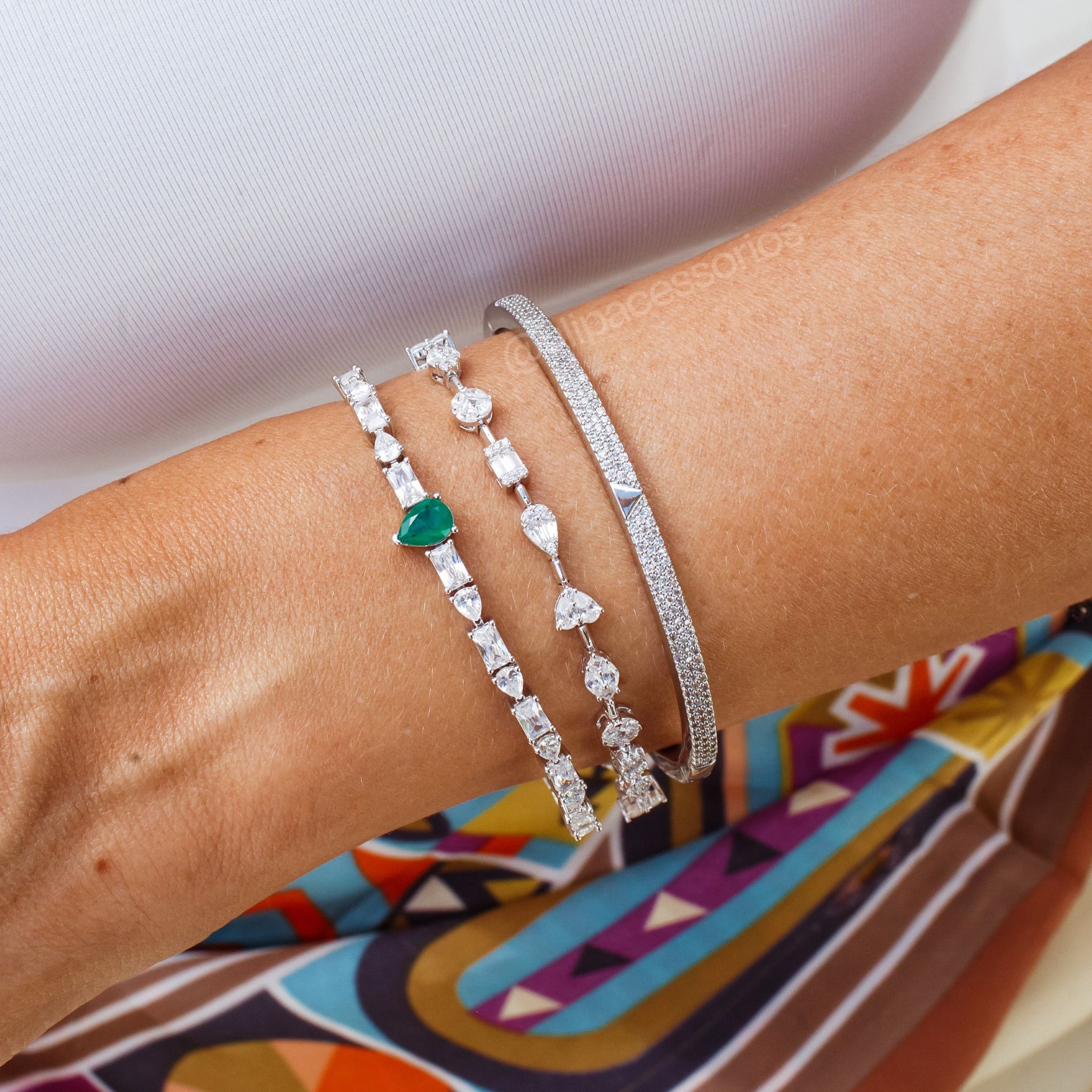 Pulseira riviera geométricos com zirconia cristal e banho de ródio branco