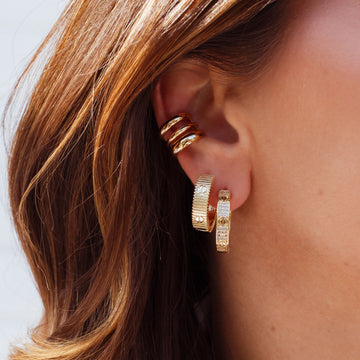 Brinco argola inspired cravejada com banho de ouro 18k