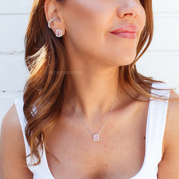 Conjunto retangular rosa entorno cravejado com banho de ródio branco