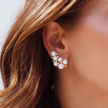 Brinco ear cuff pérolas com pontos de luz e banho de ouro 18k